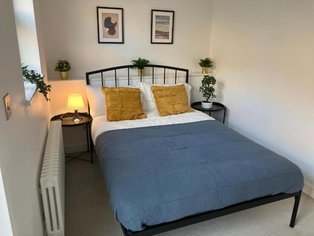 Апартаменты Awesome Refurbished 1 Bed Flat Few Steps To High St ! - 2 East House Эпсом Экстерьер фото